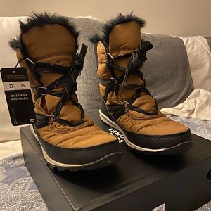 NWT Whitney Sorel Snowboots